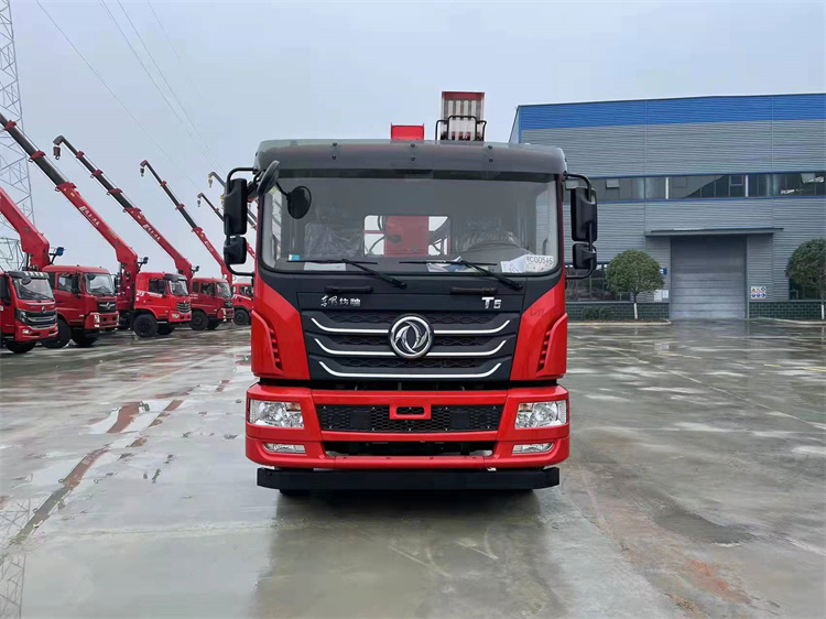 東風T5后八輪宏昌天馬13噸隨車吊