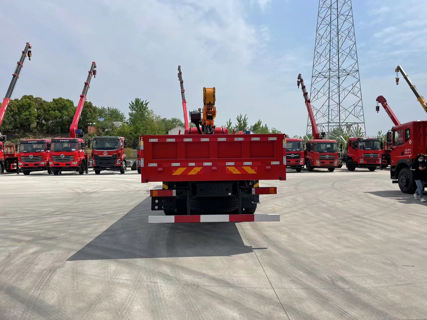 東風(fēng)K5后八輪徐工12噸隨車吊