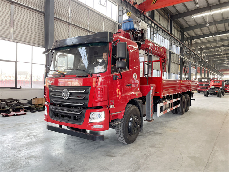 東風(fēng)F5后八輪興威12噸隨車吊