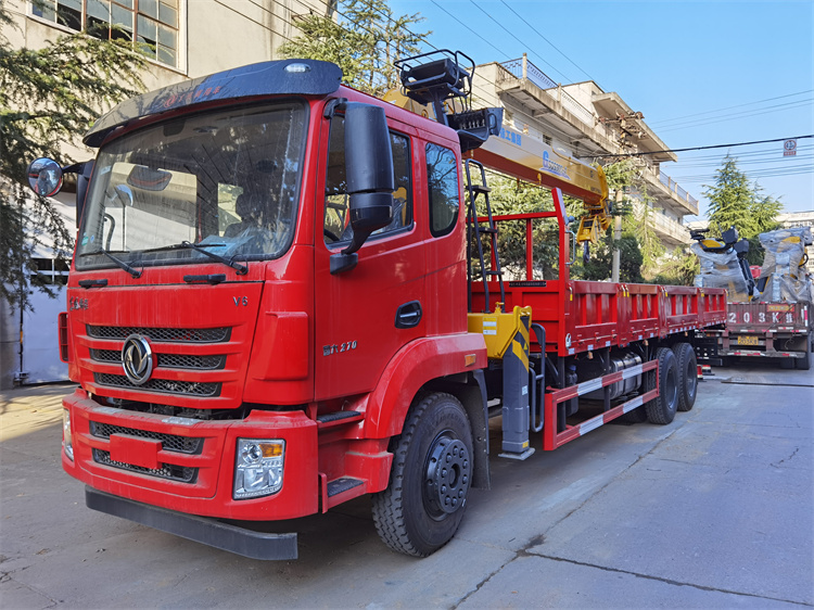東風景程V6后八輪隨車吊