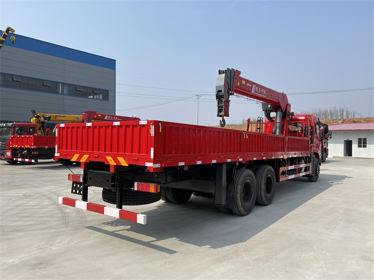 東風(fēng)K5后八輪徐工12噸隨車吊