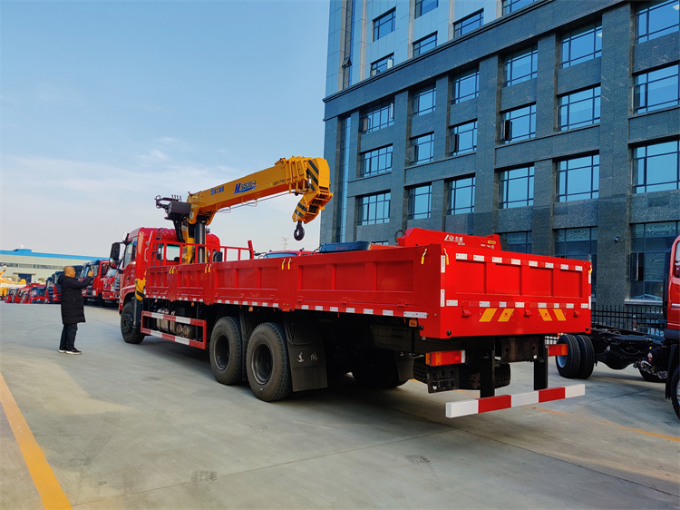 東風(fēng)K5后八輪12噸隨車吊